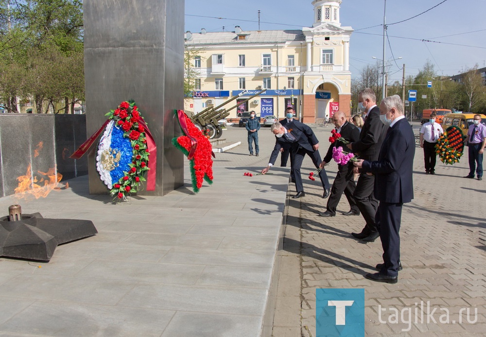 Глава Нижнего Тагила Владислав Пинаев возложил венки к памятникам горожанам, воевавшим в годы Великой Отечественной войны