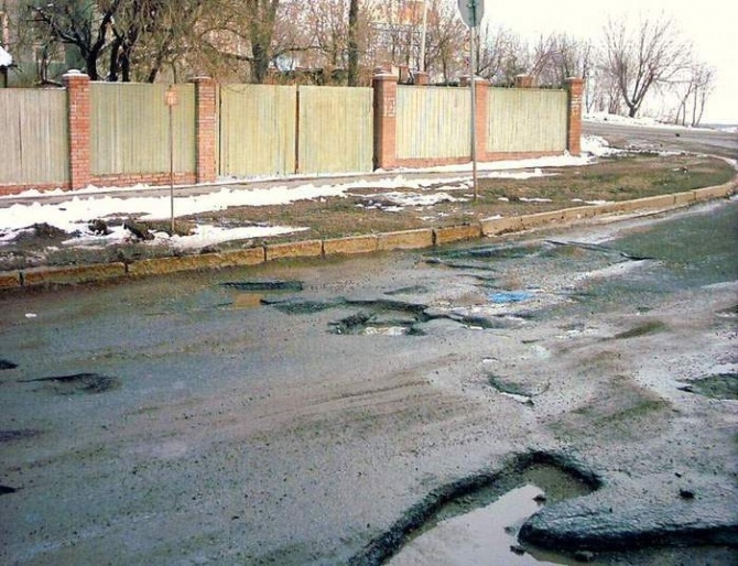 В Екатеринбурге дорожную разметку наносят прямо на глину