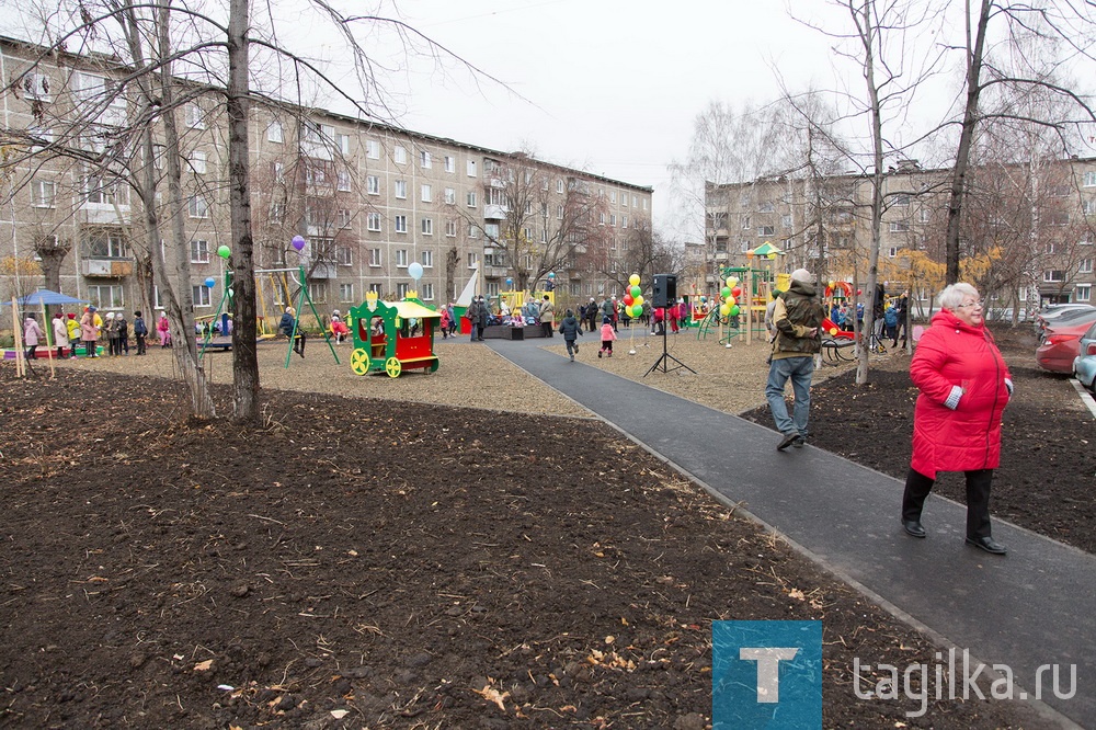 Праздник во дворе на улицах Ермака и Лебяжинской