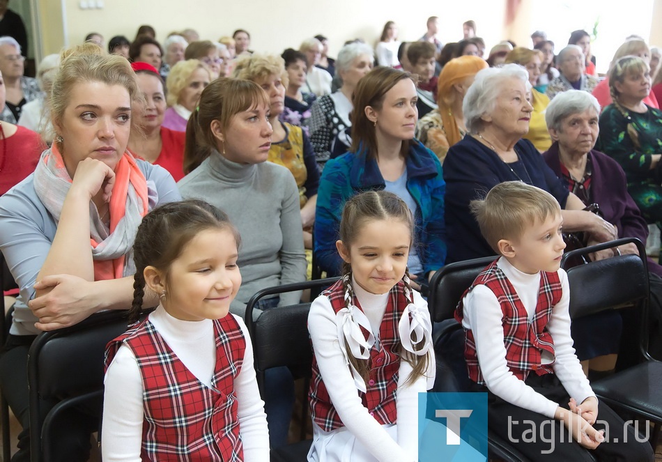 В репертуаре участников «Весеннего аккорда» лирические песни о красоте природы, о пробуждении весны, лете, любви к профессии, о Родине. Не обошли вниманием педагоги и шуточные песни.