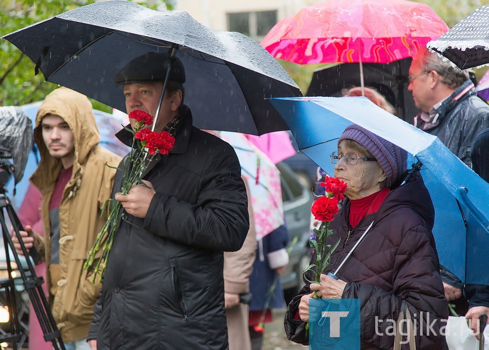 Открытие мемориальной доски учителю Гейцану Борису Давидовичу.