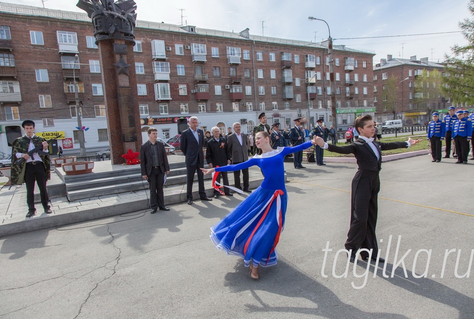 Митинг у памятника тагильчанам -Героям Советского Союза