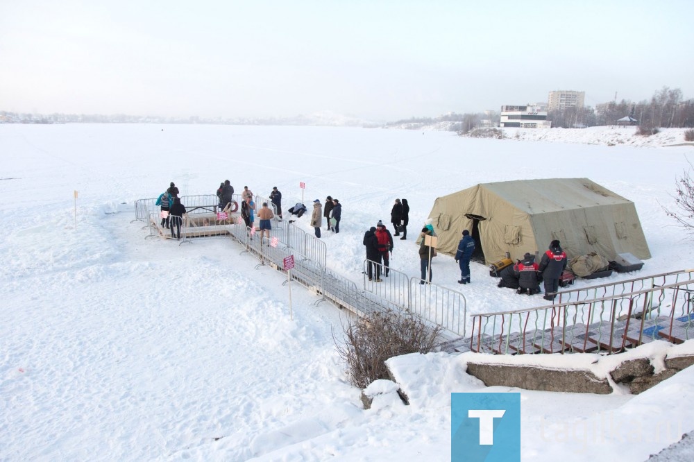 В Крещенских купаниях приняли участие 57 тысяч жителей Свердловской области. Обошлось без ЧП, несанкционированных купелей не выявлено, сообщает пресс-служба ГУ МЧС по региону.