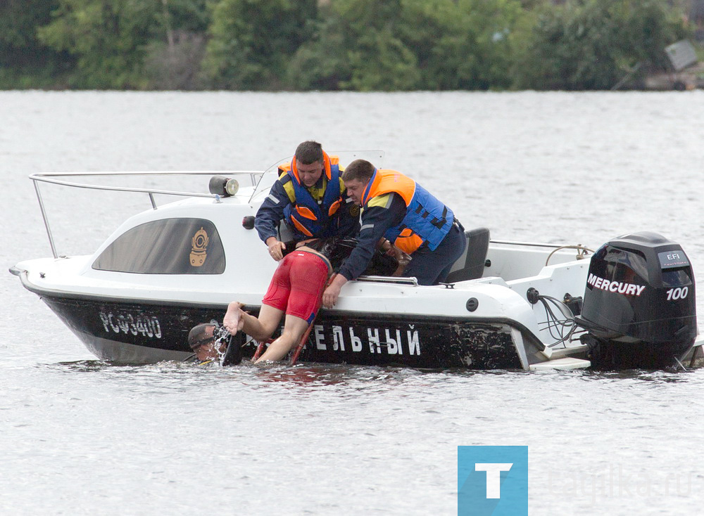 Достать из воды и реанимировать. На акватории Тагильского пруда прошли учения спасателей