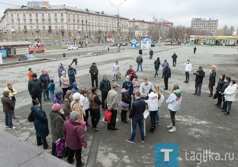 Волонтеры Нижнего Тагила раздают бесплатные многоразовые маски