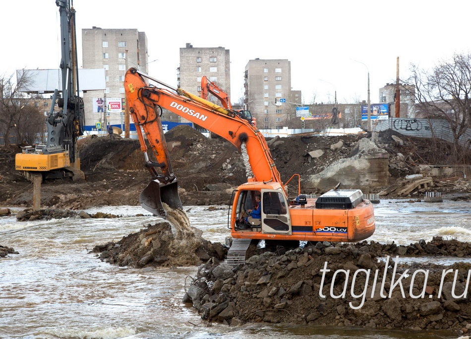 Строительство моста по ул. Фрунзе на 12.04.2016г.