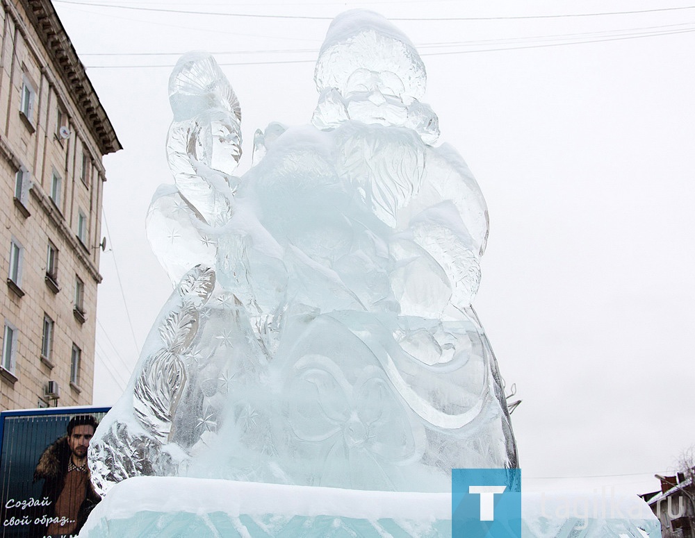 Строительство ледового городка на Театральной площади