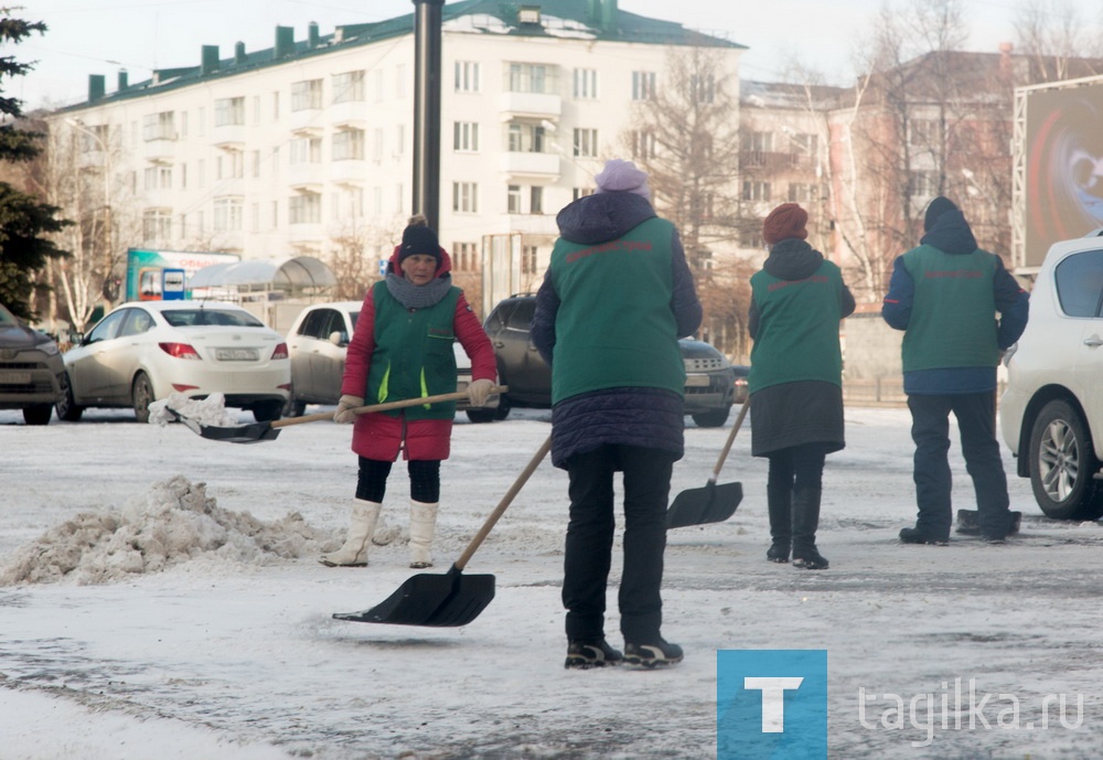 Уборка снега продолжается