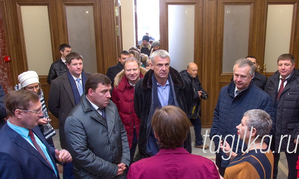 Губернатор.Набережная. Театр.