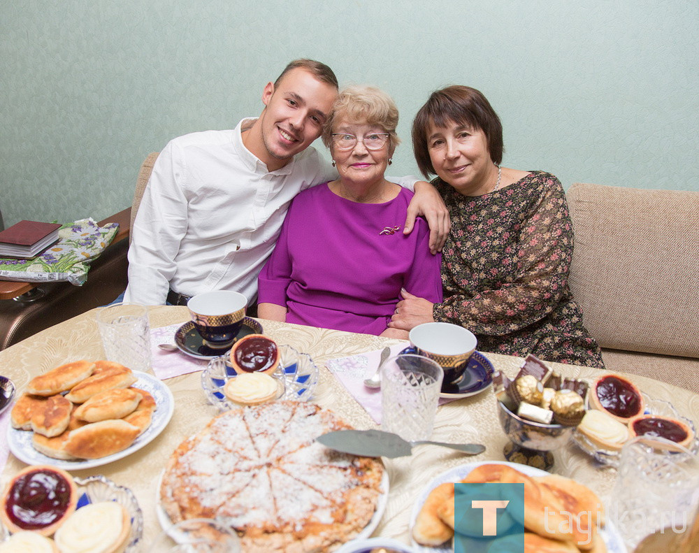 С 80-летним юбилеем поздравили народного учителя РФ Татьяну Алексеевну Игошину