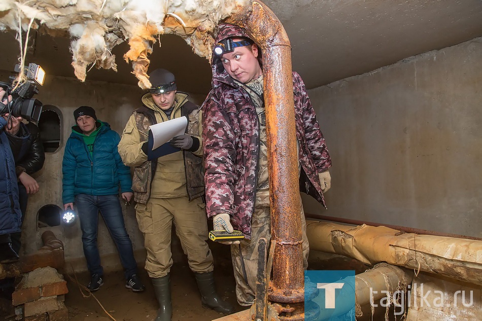 В этом подвале транзитные сети разыскивать не пришлось –
все по схемам.