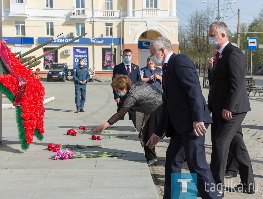 Глава Нижнего Тагила Владислав Пинаев возложил венки к памятникам горожанам, воевавшим в годы Великой Отечественной войны