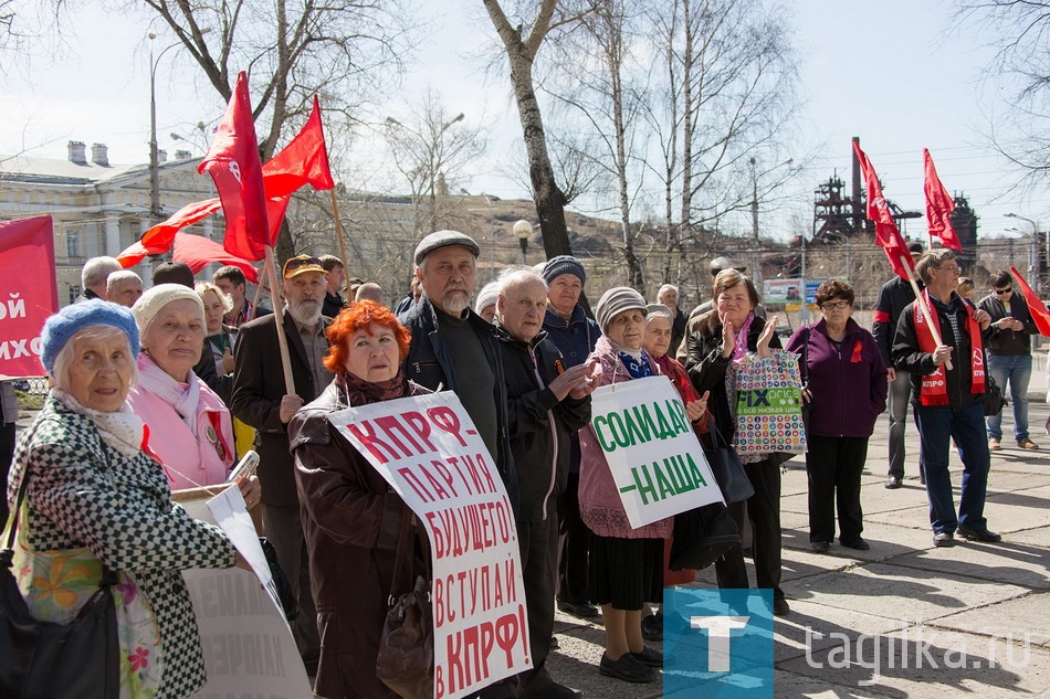 В Нижнем Тагиле празднуют Первомай. Митинг КПРФ.