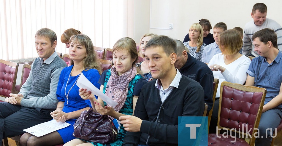 Молодым семьям вручили сертификаты на приобретение (строительство) жилья.