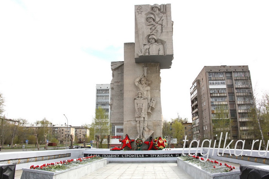 Победе-70 лет. Митинг у памятника строителям.
