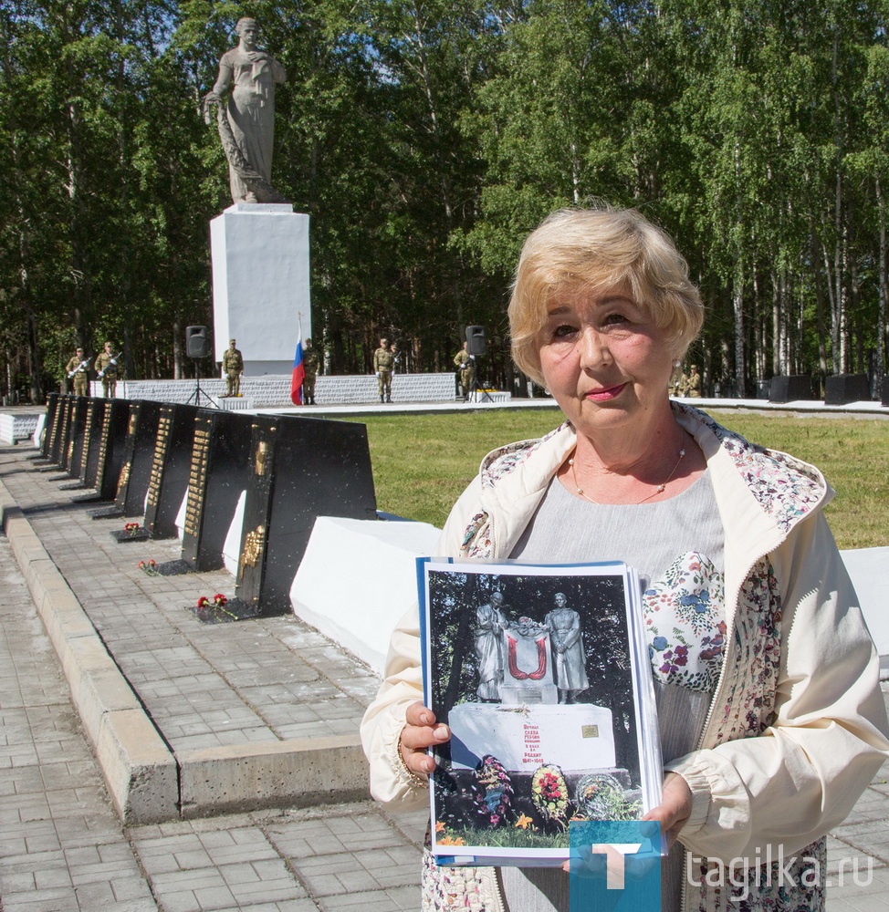 78 лет назад началась Великая Отечественная война.   1418 дней продолжался боевой и трудовой подвиг советского народа.   В День памяти и скорби на мемориале центрального кладбища Нижнего Тагила  собрались представители разных поколений: ветераны, работник