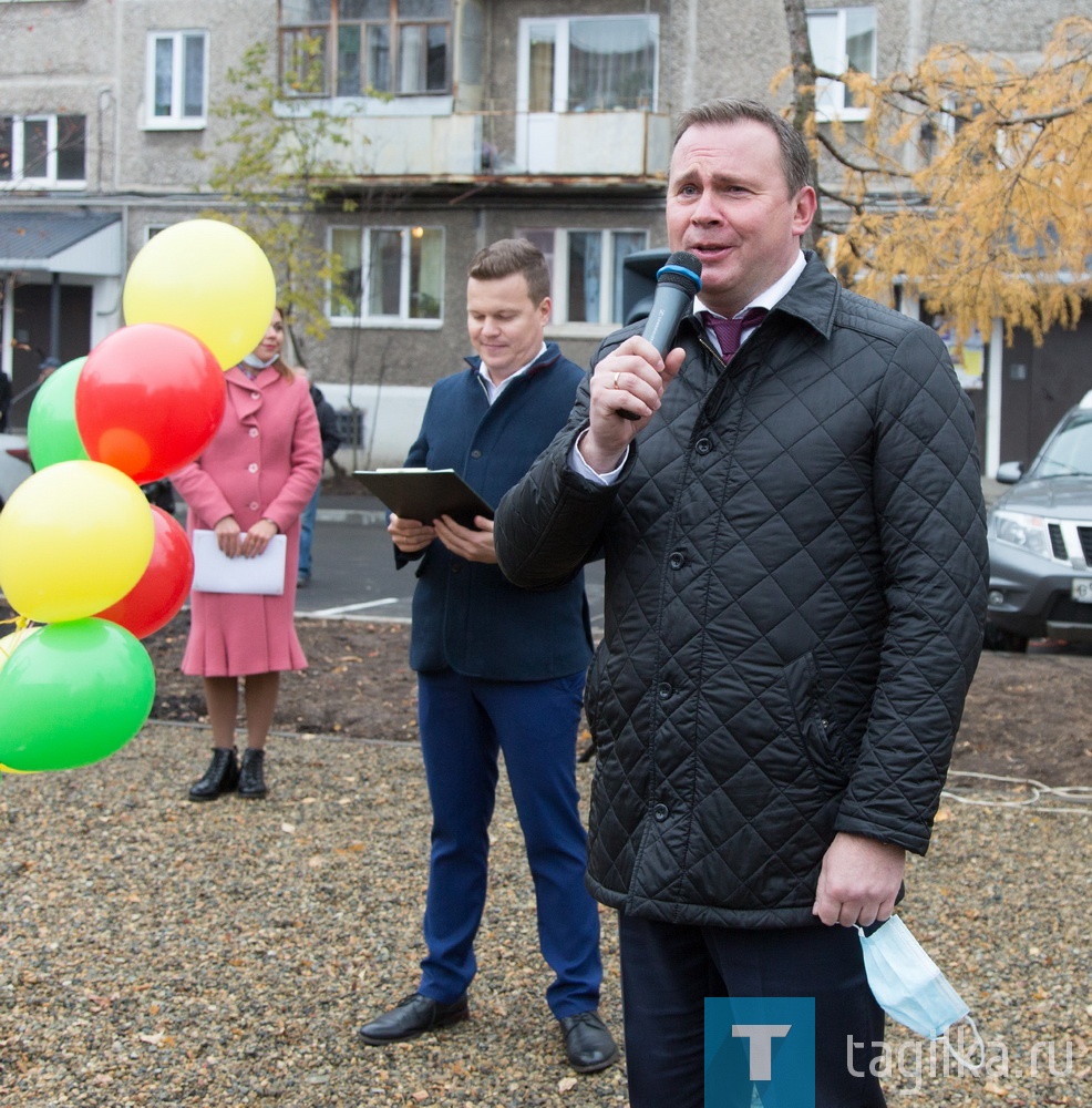 Праздник во дворе на улицах Ермака и Лебяжинской