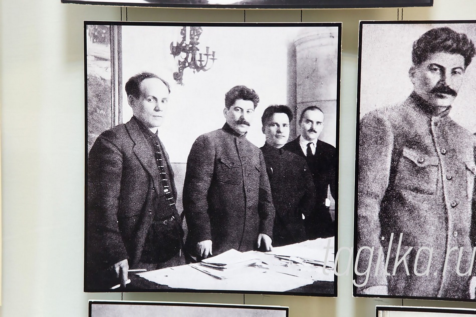 «Комиссар исчезает. Фальсификация фотографий и искусства в сталинскую эпоху».