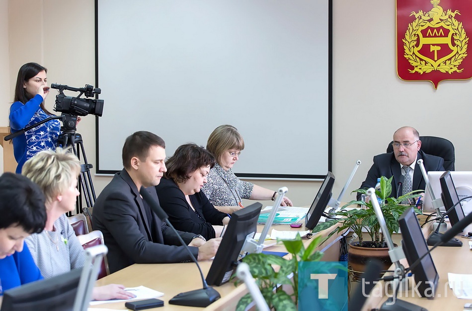 Сегодня специалисты Роспотребнадзора, руководители лечебных учреждений и мэрии разбирались в ситуации с заболеваемостью вирусными инфекциями – прошло заседание городской санитарно-эпидемической комиссии.

