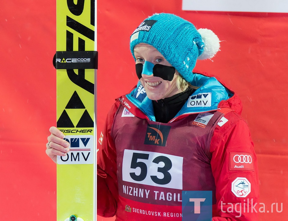 Второе место -  53 Iraschko-Stolz, Daniela aut 96.0 115.3 92.0 108.8 224.1 

 Второе место заняла Даниэла Ирашко-Штольц из Австрии, которая год назад в Нижнем Тагиле праздновала победу. У лучшей из российских летающих лыжниц Ирины Аввакумовой - девятая итоговая позиция.