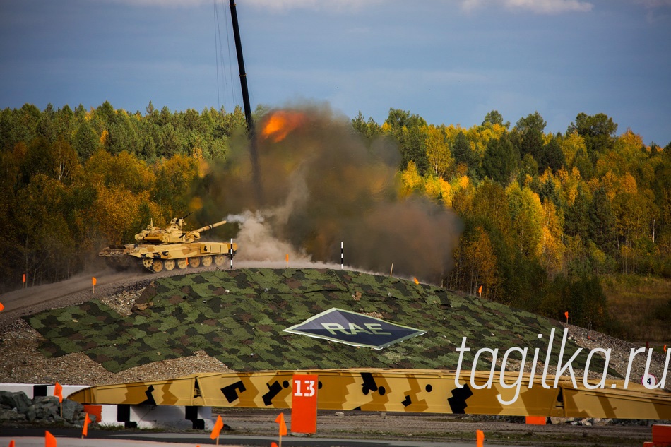 RUSSIA  ARMS  NA  ZEMLE