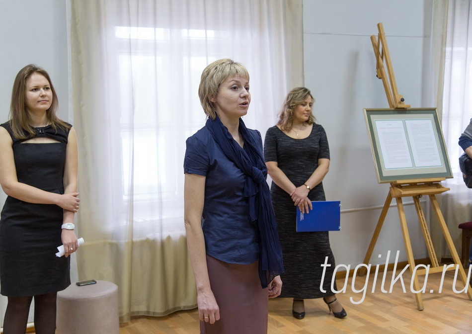 «Таинственно шумит лесная тишина…» Графика.

Как отметила куратор выставки, заве-
дующая сектором выставок музея-запо-
ведника Полина Еременко, Шишкин много
экспериментировал, стремясь расширить
технические средства и творческие воз-
можности гравюры. Он ставил перед собой
задачу разработки новой техники, позво-
ляющей печатать гравюру не на специаль-
ном, а на обычном типографском станке,
вместе с текстом журнала или книги. 