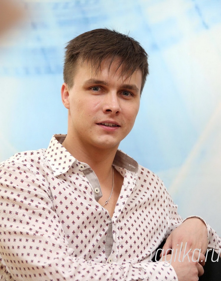 Актер Ярослав Жалнин привез спектакль
«Будь здоров, школяр!»