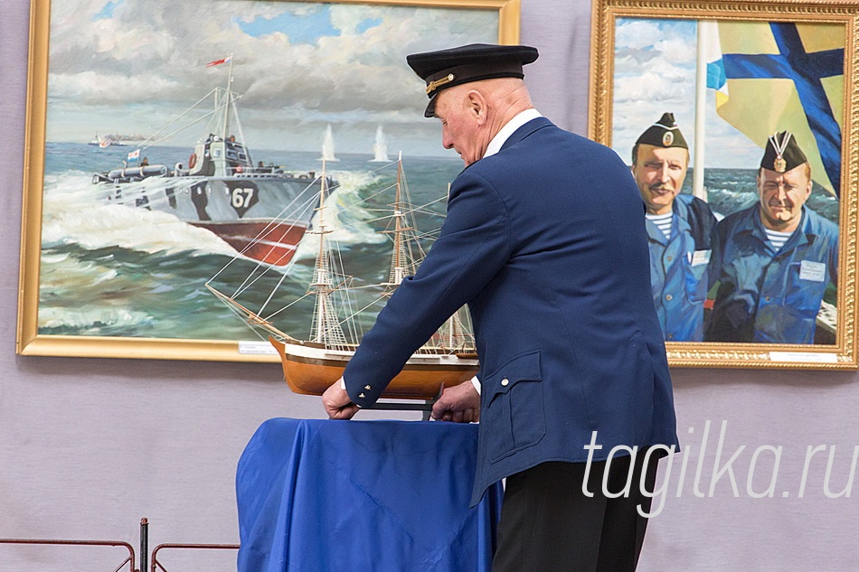 Моряки - подводники. Выставка Рифа Садыкова.