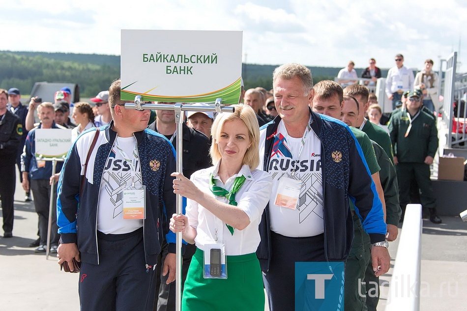 
  В Нижний Тагил приехали представители 18 команд, в том числе – из Беларуси и Казахстана. Собрались лучшие из лучших, победители региональных отборочных этапов. К сожалению, среди участников нет тагильчан. Конкуренция очень высока, и на этот раз наши земляки не сумели пробиться в состав сборной Уральского банка. 