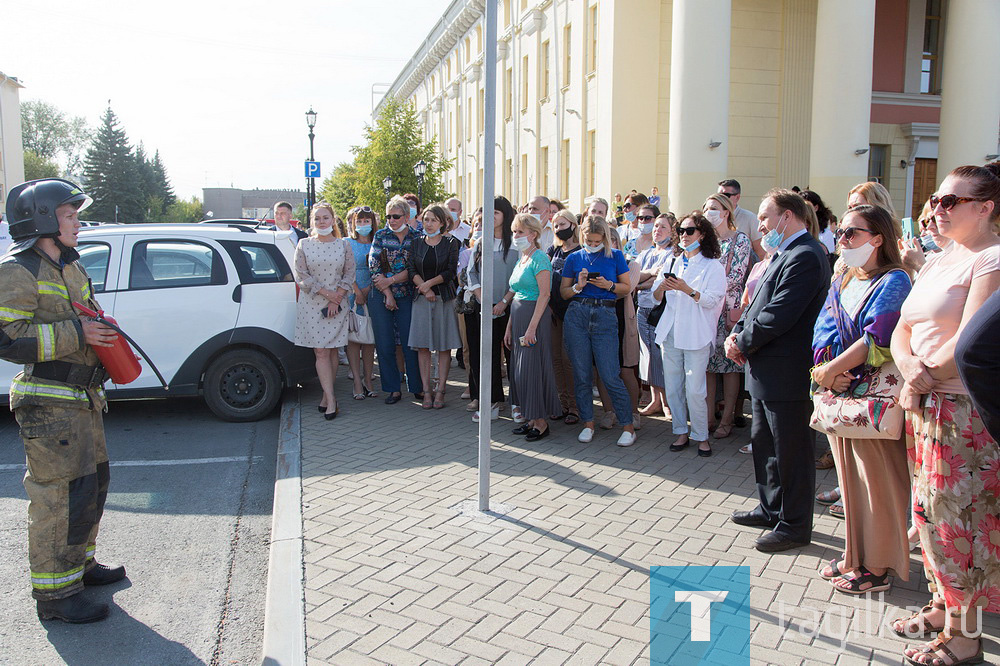 Пожар, полная эвакуация, двое спасенных. В администрации Нижнего Тагила прошли учения