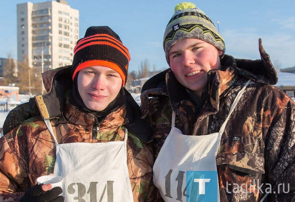Друг и одноклассник Павла Андрей Макеев тоже неплохой рыбак, к этому занятию его приобщил отец. 

- Он часто куда-нибудь уезжает, - сказал Андрей. – Бывал в Норвегии, Египте, Черногории – там рыбалка особенно интересная. Я чаще всего выезжаю на водоемы у нас, на Урале, вместе с братом. 