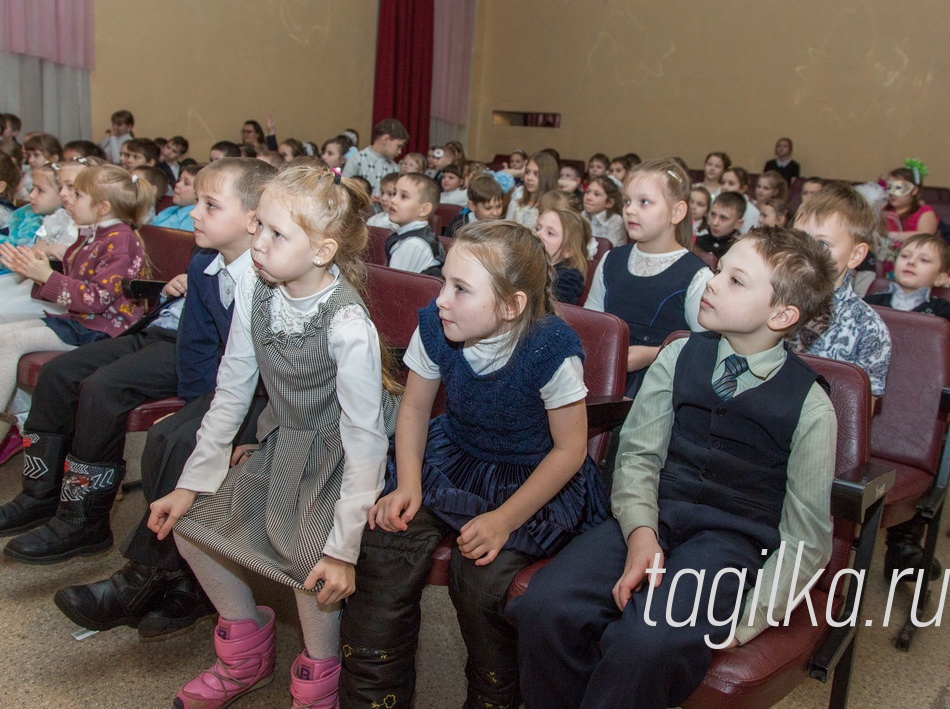 Дзержинский дворец творчества. Новогодний спектакль.