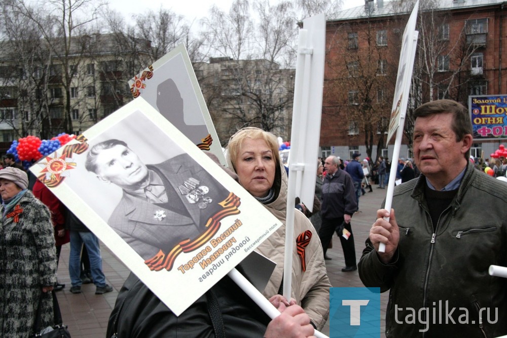 Участники «Бессмертного полка» готовятся к параду