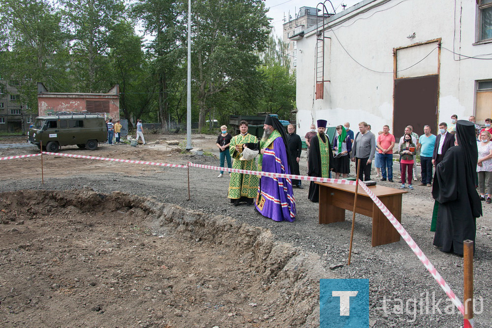 Молебен перед началом строительства часовни в сквере за ДК «Юбилейный»