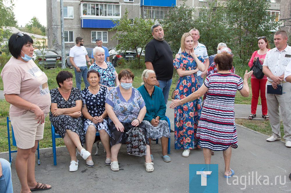 Глава города Владислав Пинаев встретился с жителями домов на улице Дарвина