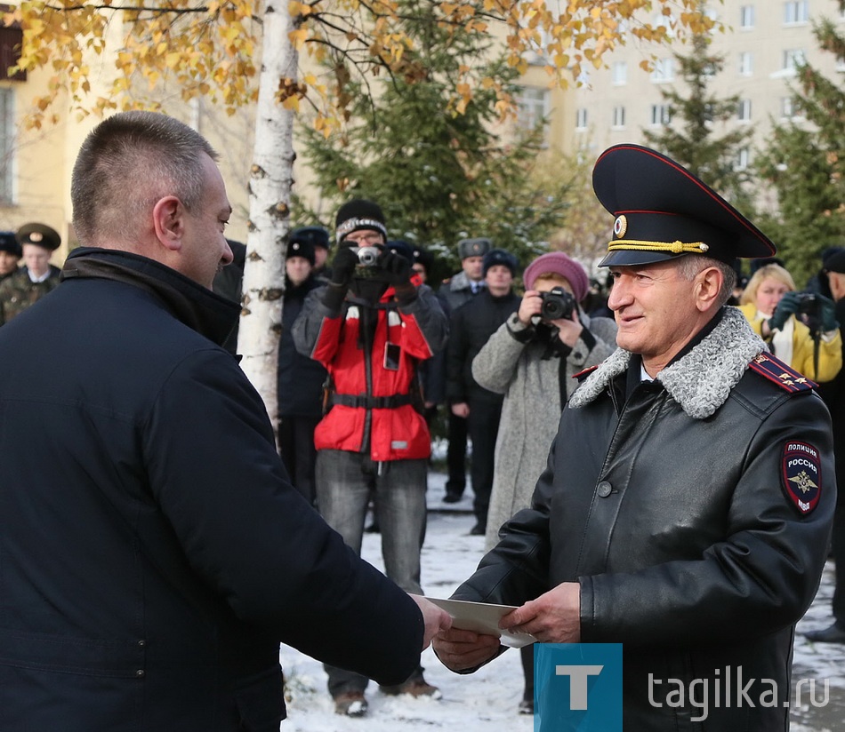Открытие обелиска "Солдатам правопорядка".