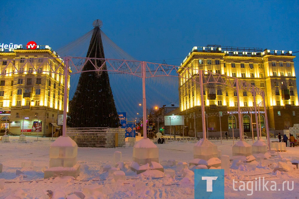 Строительство ледового городка. 22.12.2020