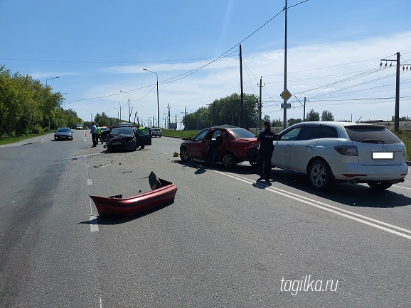 В ДТП на улице Фестивальной пострадали два тагильчанина