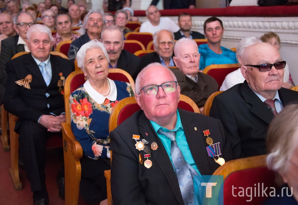 В центре культуры и искусств НТМК чествовали ветеранов-металлургов. 