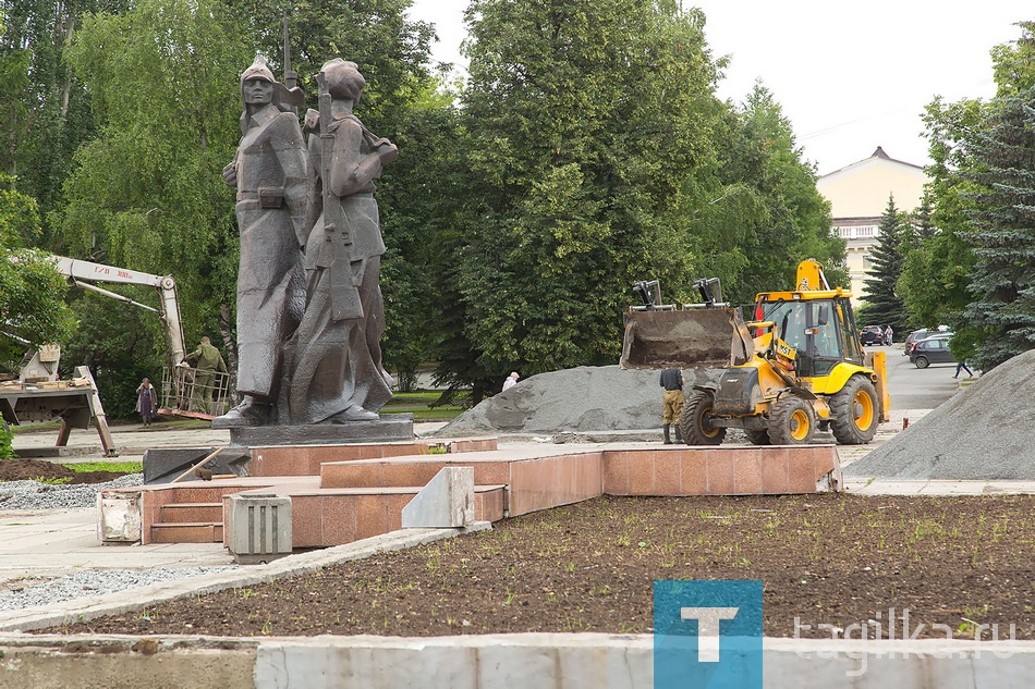 Реконструкция. Площадь у Современника. 01.07.2016.