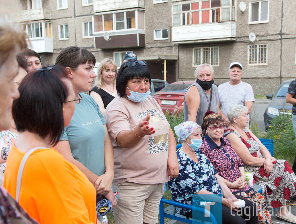 Глава города Владислав Пинаев встретился с жителями домов на улице Дарвина