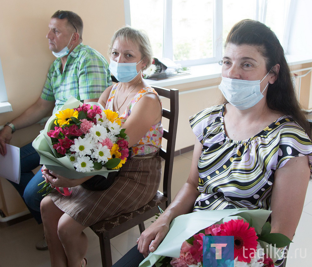 Медики получили награды в честь профессионального праздника