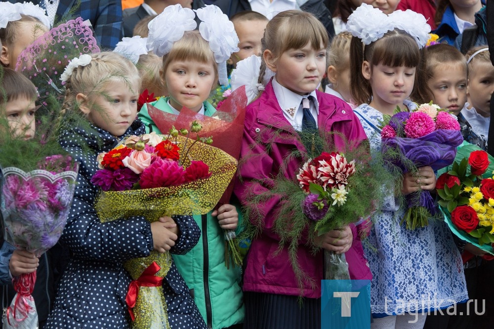 В школе № 65 прошла праздничная линейка