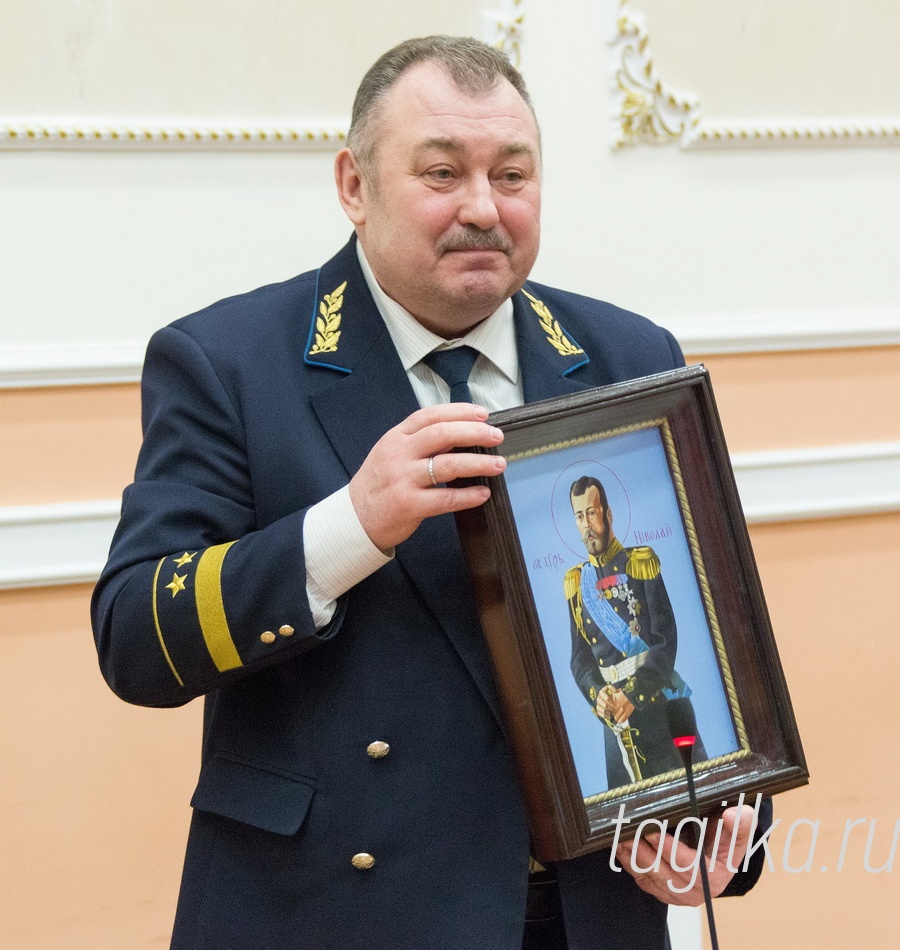 Истории успеха

Ректор университета Николай Косарев вручил Сергею Носову икону в защиту деятельности градоначальника.