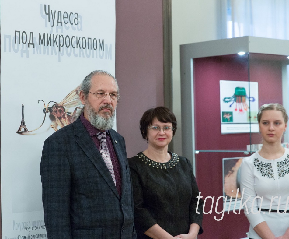 В Нижнем Тагиле он представ-
лял свои работы дважды, сейчас
привез совершенно новую экспо-
зицию. По его словам, теперь со-
всем другие дизайн, подход и по-
дача. Коненко особо отметил ма-
стерство специалистов краевед-
ческого музея, которые отлично
справились со своей задачей.