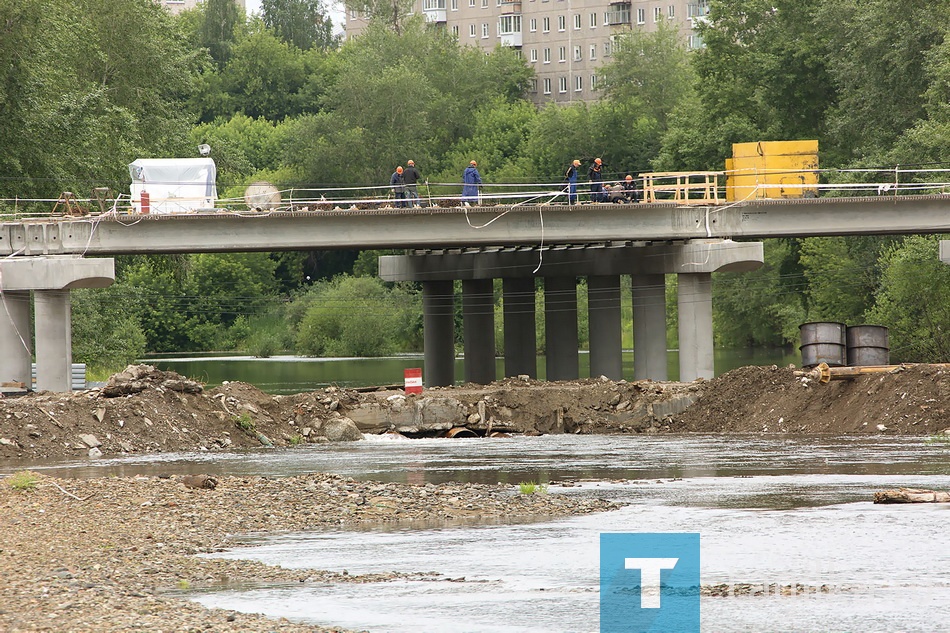 В середине июля начнется 
благоустройство подъездных
путей. В августе приведут в по-
рядок временно перекрытое
русло реки Тагил.