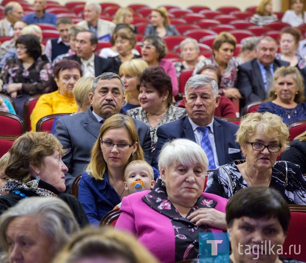 Ленинский район отмечает свой юбилей - 80 лет

Ленинский район – сердце города, средоточие его уникальных исторических и культурных ценностей, ставших символами и брендами Нижнего Тагила. Эта мысль в разных интерпретациях многократно звучала 9 сентября со сцены дворца культуры «Юбилейный», где состоялось торжественное мероприятие¸ посвященное 80-летию Ленинского района. 
