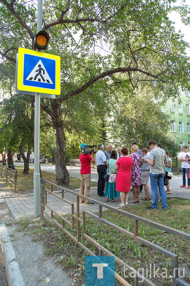Пешеходный переход у школы №64.