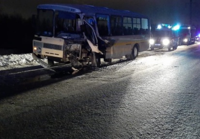 Под Нижним Тагилом в ДТП с автобусом погибла женщина-водитель