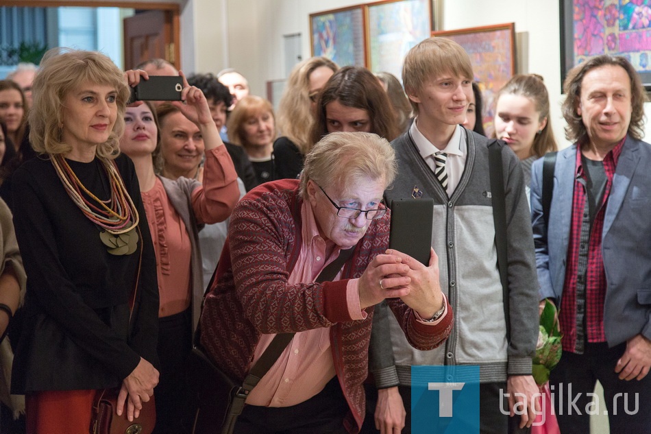 "Путешествие в сад."  Выставка Елены Чебаковой.